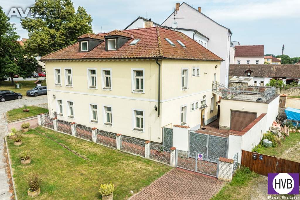 Prodej RD se dvěma BJ 5+kk a 2+1/T/G, nebytovým prostorem na Masarykově náměstí v Protivíně
