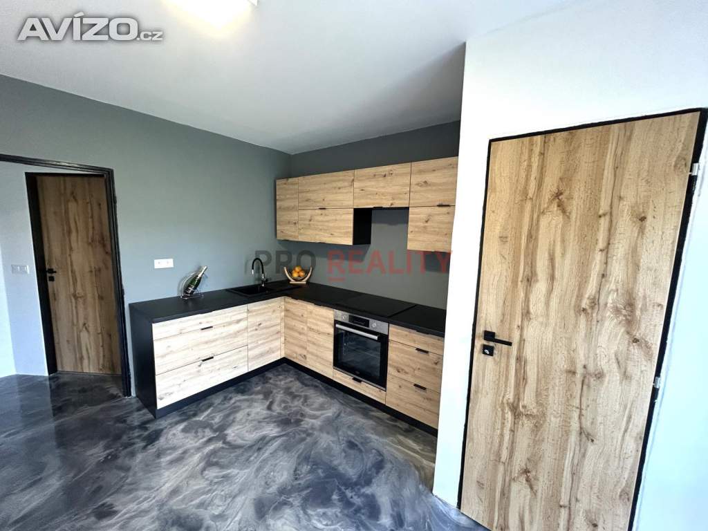 3+1 os.vl. 84,93 m2 Polom + podíl 1/8 na pozemku o výměře 3281 m2
