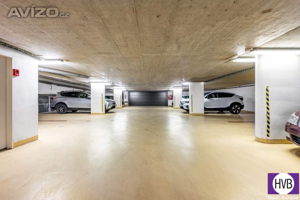 Prodej garážového stání 13 m2 + úložný prostor, OV,  Praha 6 - Břevnov, ul. Nad Motolskou nemocnicí