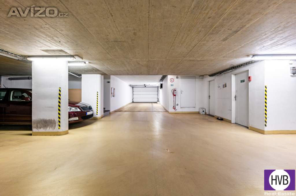 Foto inzerátu Prodej garážového stání 13 m2 + úložný prostor, OV,  Praha 6 - Břevnov, ul. Nad Motolskou nemocnicí