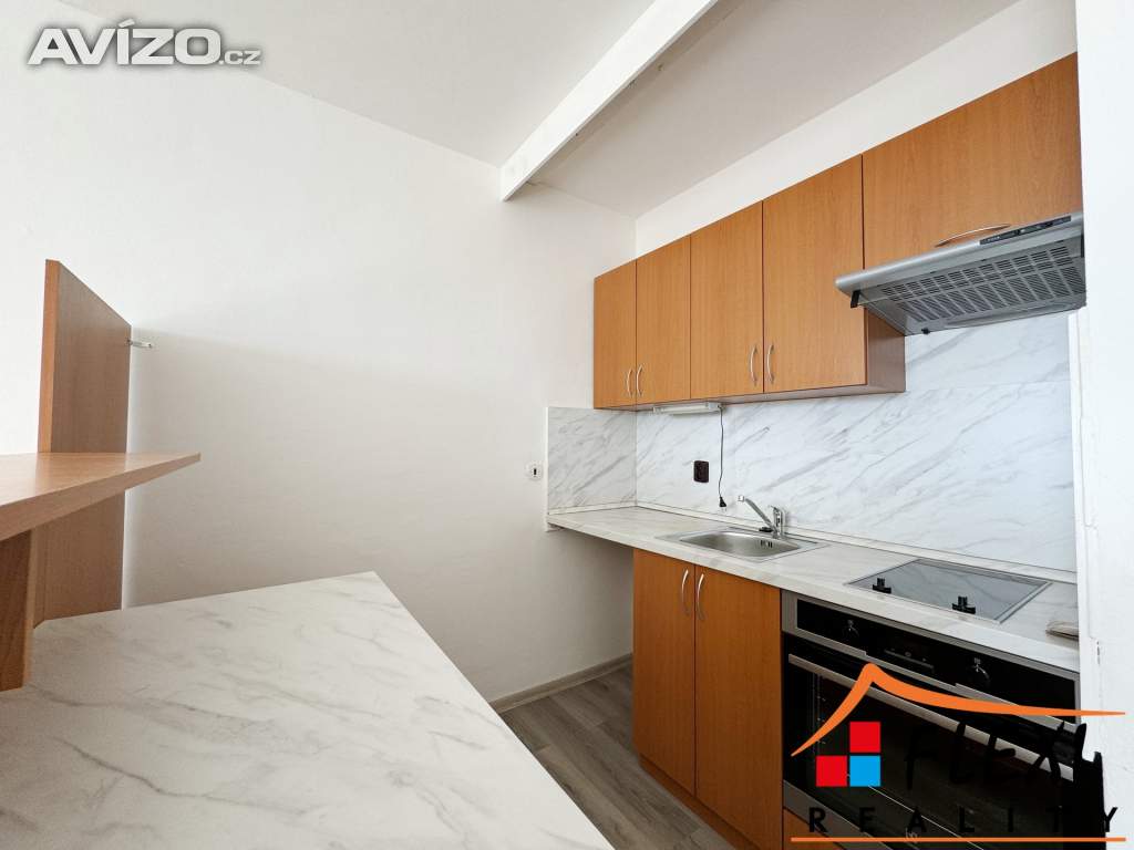 Prodej bytu 1+kk se zasklenou lodžií, dr.vl., 31 m², Orlová - Lutyně, ul. Osvobození