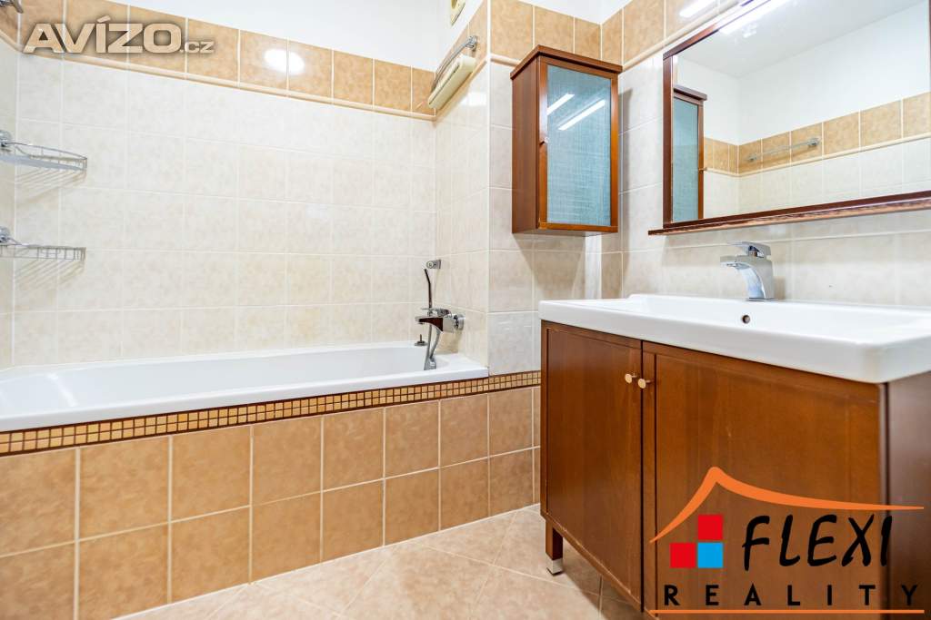 Foto inzerátu Pronájem prostorného bytu 3+1 s balkónem (85,5m²) a vlastní garáží (22 m²), os. vl., Ostrava-Michál