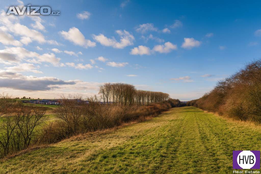Foto inzerátu Prodej pozemku 7.272 m2, Vodochody - Hoštice, Praha - východ