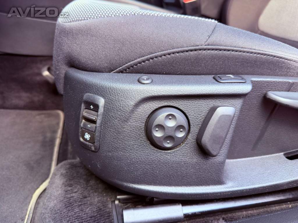 Foto inzerátu Volkswagen Passat 2.0 TDi Highline, Pano, Dynaud