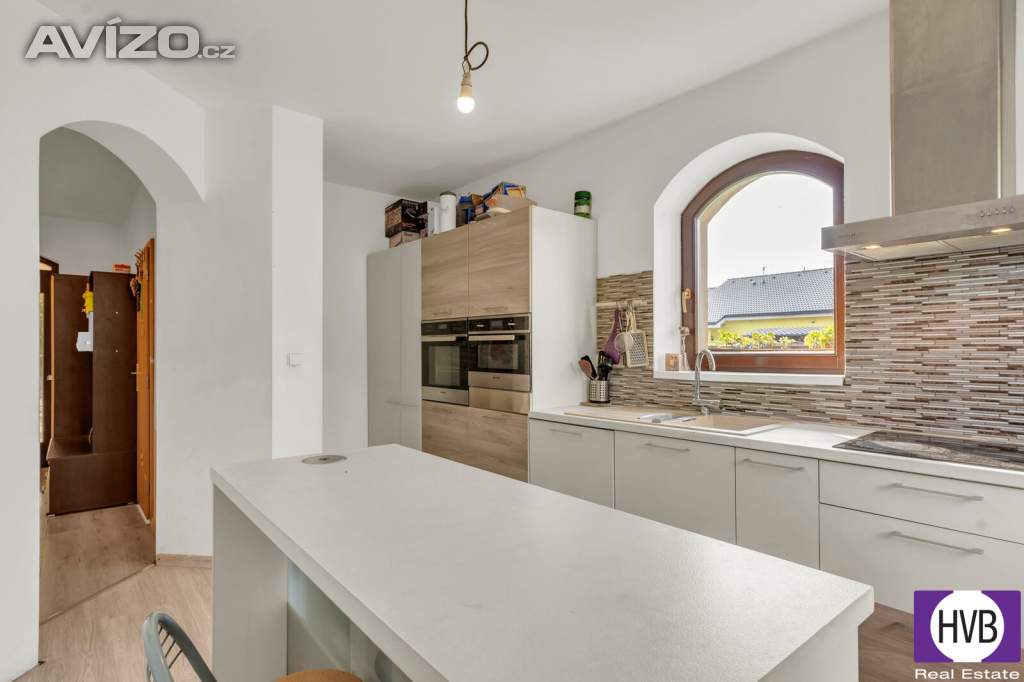 Foto inzerátu Prodej domu, 6+1, 2 NP + 1 PP, 2x garáž, 363,6 m2, pozemek 927 m2, Maková, Sibřina, Praha - východ