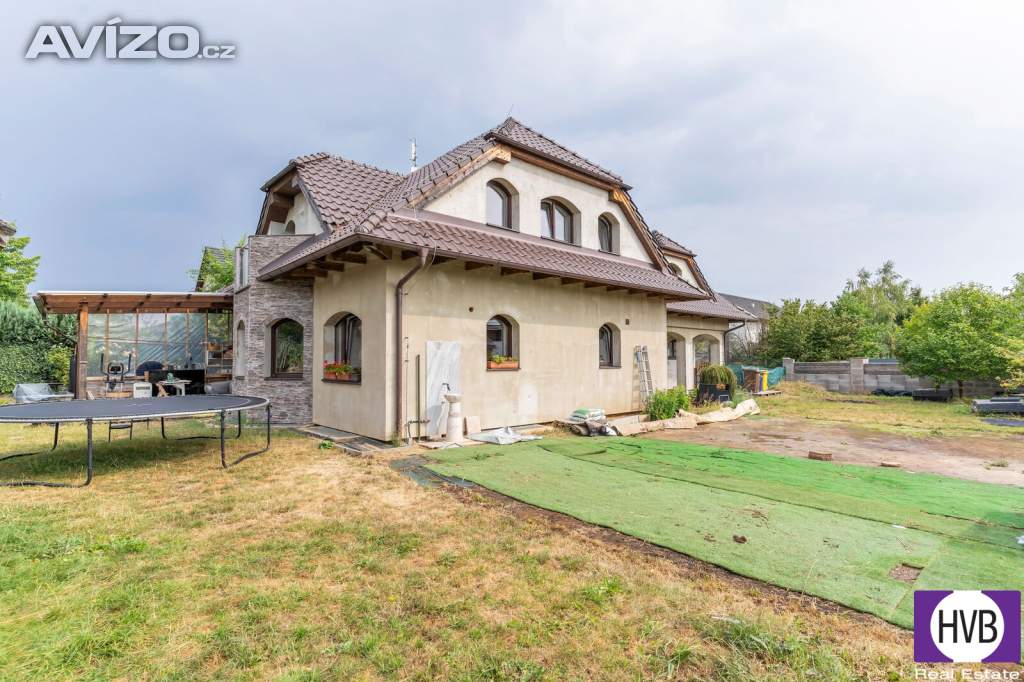 Foto inzerátu Prodej RD 6+1, 2 NP + 1 PP, 2x garáž, 363,6 m2, pozemek 927 m2, Maková, Sibřina, Praha - východ