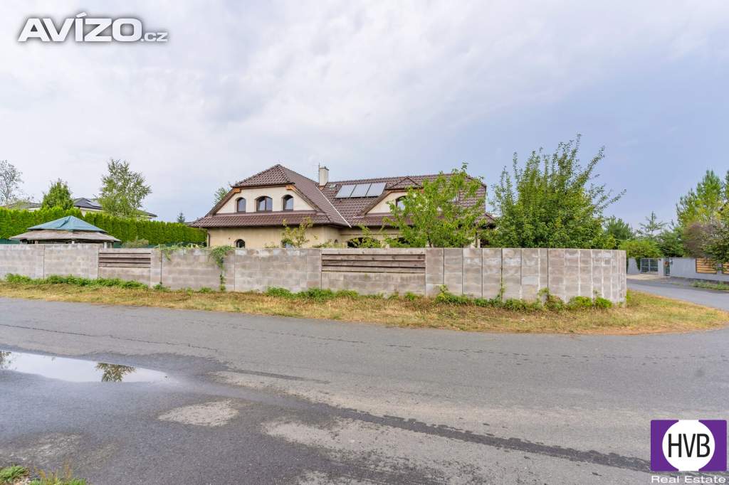 Foto inzerátu Prodej RD 6+1, 2 NP + 1 PP, 2x garáž, 363,6 m2, pozemek 927 m2, Maková, Sibřina, Praha - východ