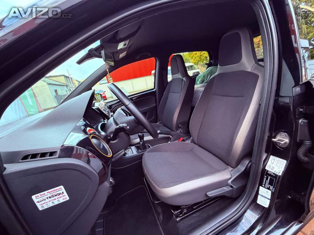 Foto inzerátu Volkswagen up! 1.0 Colour Serviska