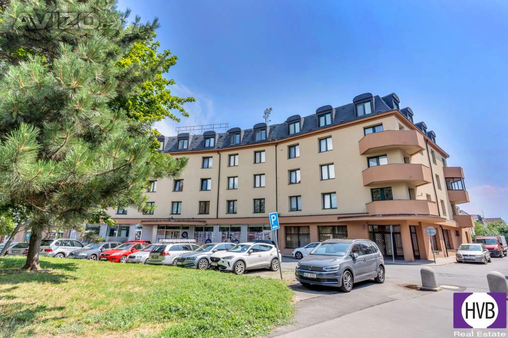 Foto inzerátu Prodej jednotky 1+kk, 12 m2, OV, Praha 6 - Suchdol, ul. Suchdolské náměstí