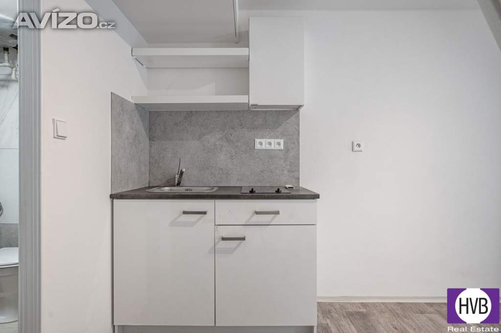 Foto inzerátu Prodej jednotky 1+kk, 12 m2, OV, Praha 6 - Suchdol, ul. Suchdolské náměstí