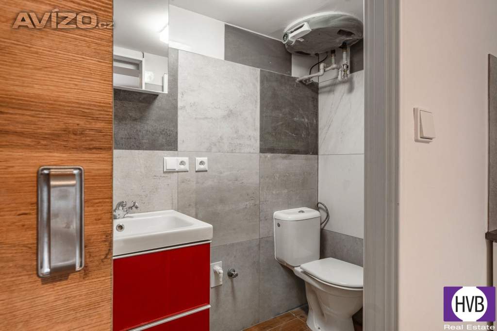 Foto inzerátu Prodej jednotky 1+kk, 12 m2, OV, Praha 6 - Suchdol, ul. Suchdolské náměstí