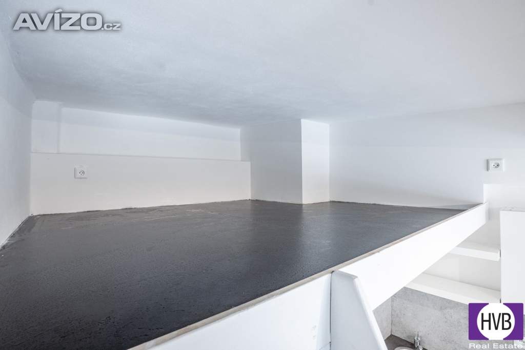 Foto inzerátu Prodej jednotky 1+kk, 12 m2, OV, Praha 6 - Suchdol, ul. Suchdolské náměstí
