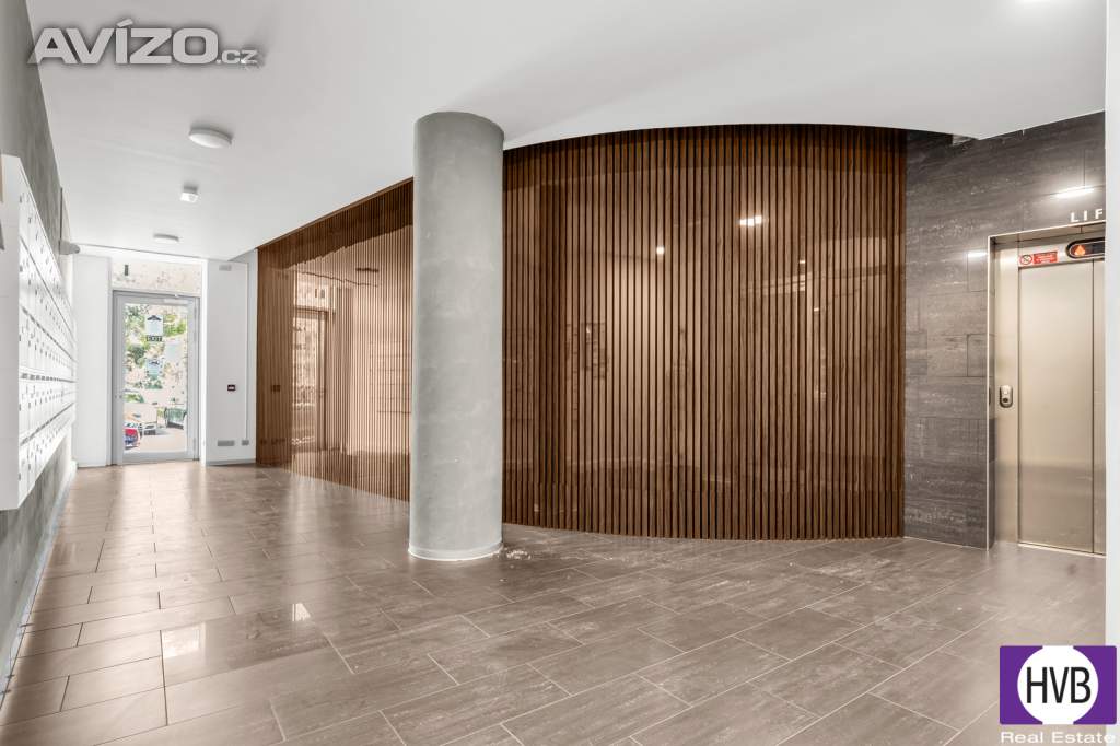 Foto inzerátu Prodej jednotky 1+kk, 12 m2, OV, Praha 6 - Suchdol, ul. Suchdolské náměstí
