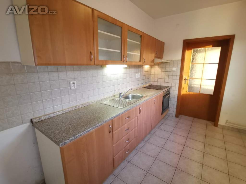 Prodej bytu 3+1 s komorou, prostornou terasou a parkovacím stáním v garáži