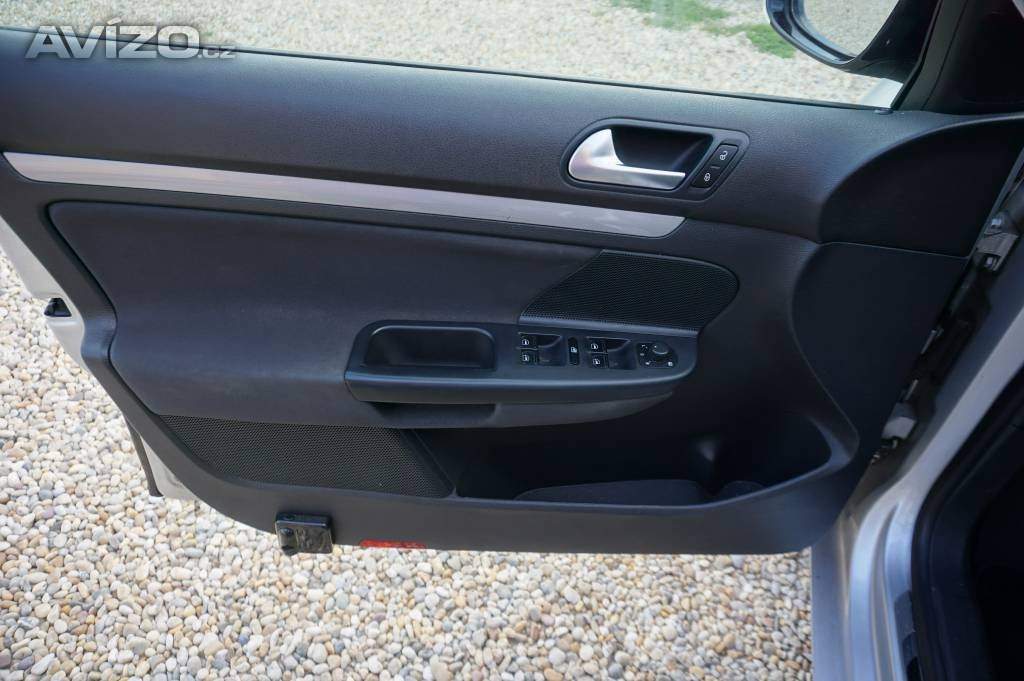 Foto inzerátu Volkswagen Golf VOLLKSWAGEN 1,6