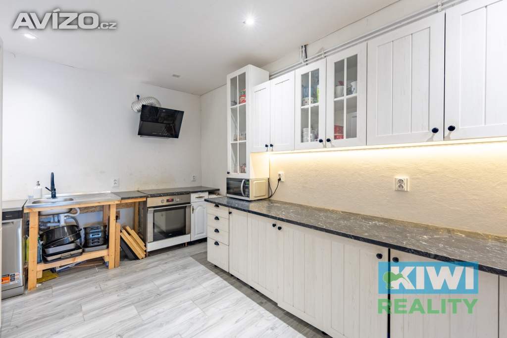 Foto inzerátu Prodej, prvorepubliková vila s pozemkem 2 600 m², Ostrava, ul. Muglinovská