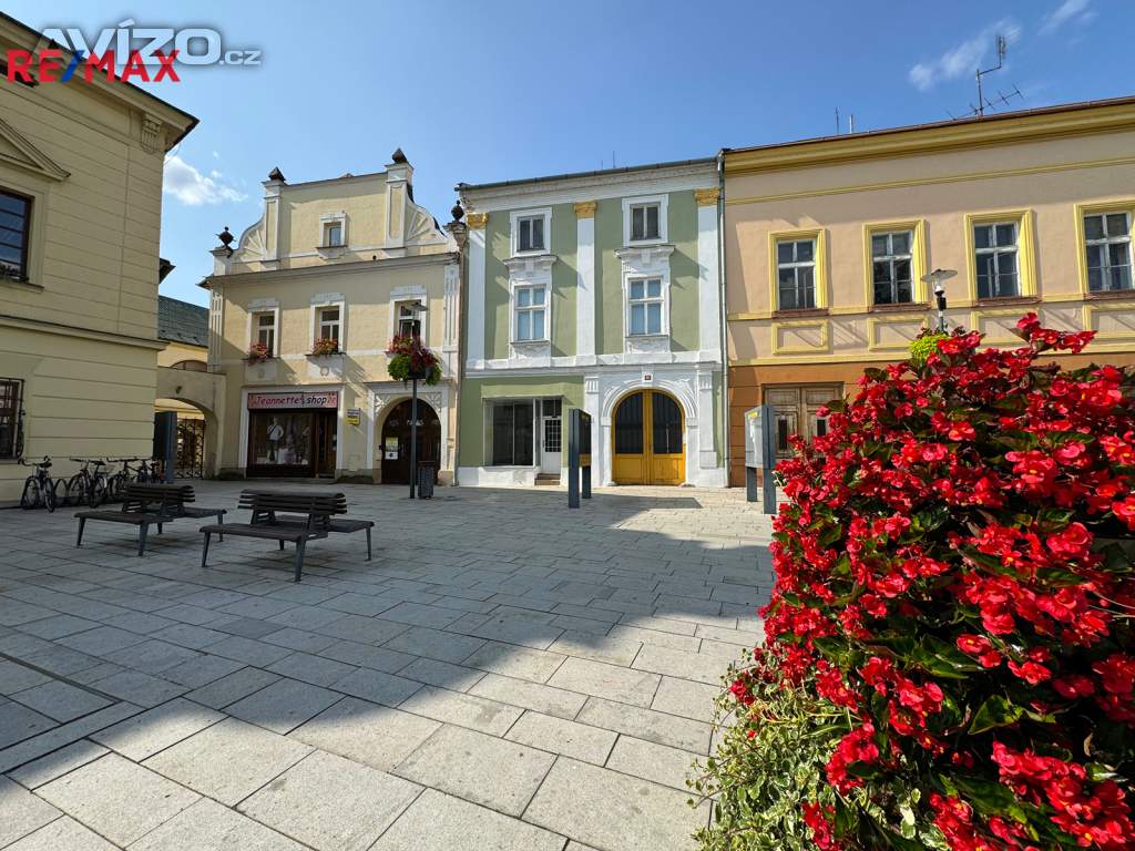 Prodej rodinného domu s komerčním prostorem a zahradou, Masarykovo nám., Uničov