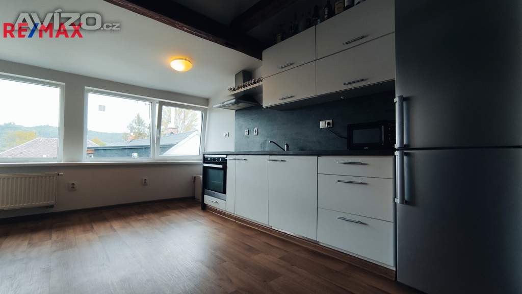 Pronájem bytu 3+kk, cca 70 m² v Šumperku s parkováním a sklepem.