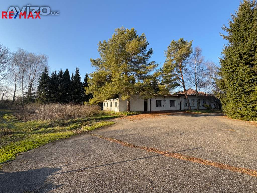 Prodej komerčního areálu 11 035 m², Kunovice