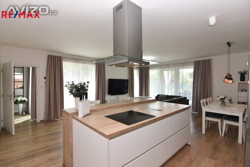 Nabízíme prodej domu, novostavby 5+kk, cca 242 m2 s terasou a dvojgaráží v obci Dolany u Olomouce