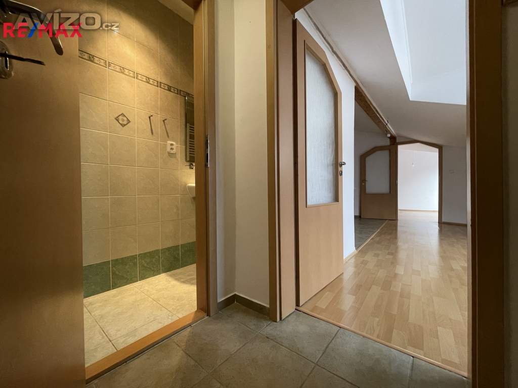 Pronájem podkrovního bytu 2+kk 54 m² v historickém centru, Šemberova ul. Olomouc