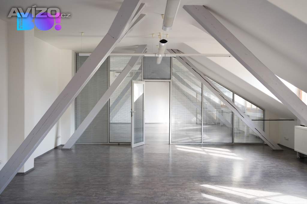 Pronájem kanceláře 120 m² + sklad 17,6 m², 3. patro – klimatizace, parkování, ul. Zubatého Praha 5