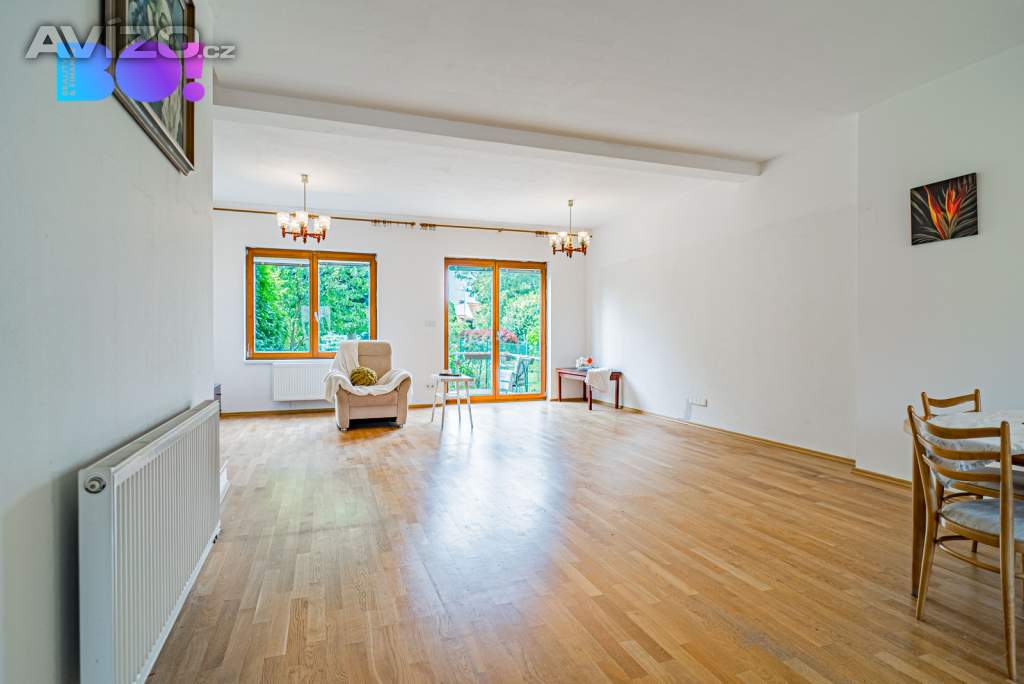 Foto inzerátu Prodej řadového rodinného domu 5+kk se zahradou a dvougaráží, Praha 8 - Staré Ďáblice