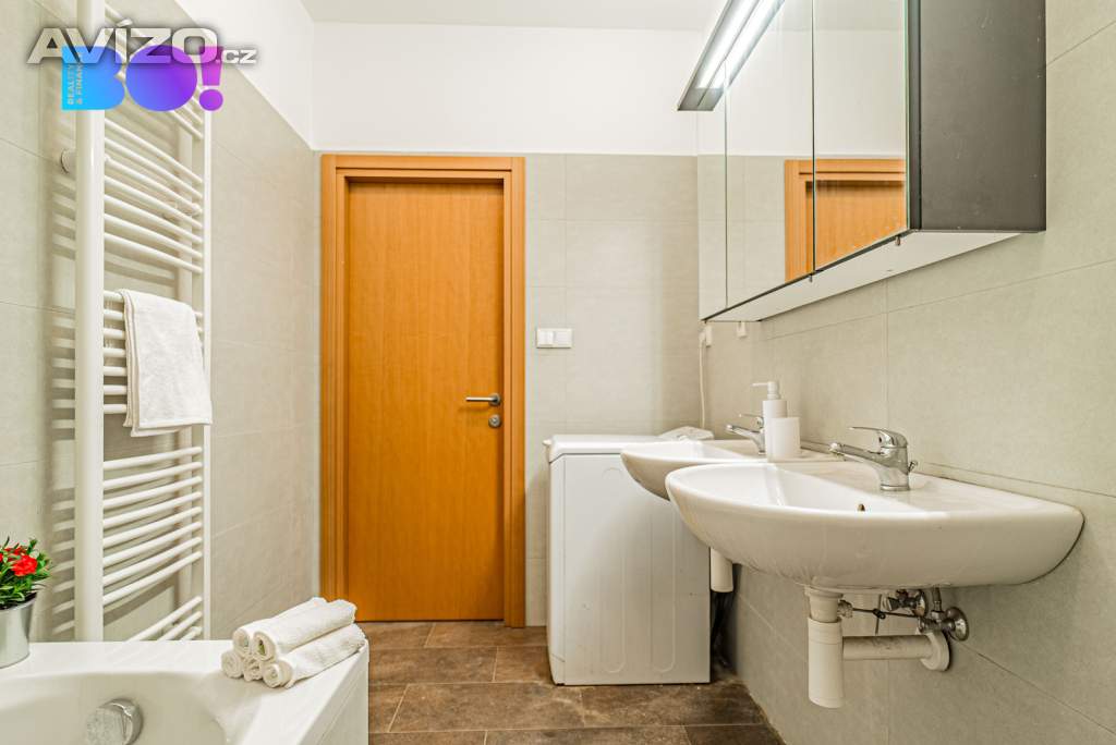 Foto inzerátu Prodej řadového rodinného domu 5+kk se zahradou a dvougaráží, Praha 8 - Staré Ďáblice