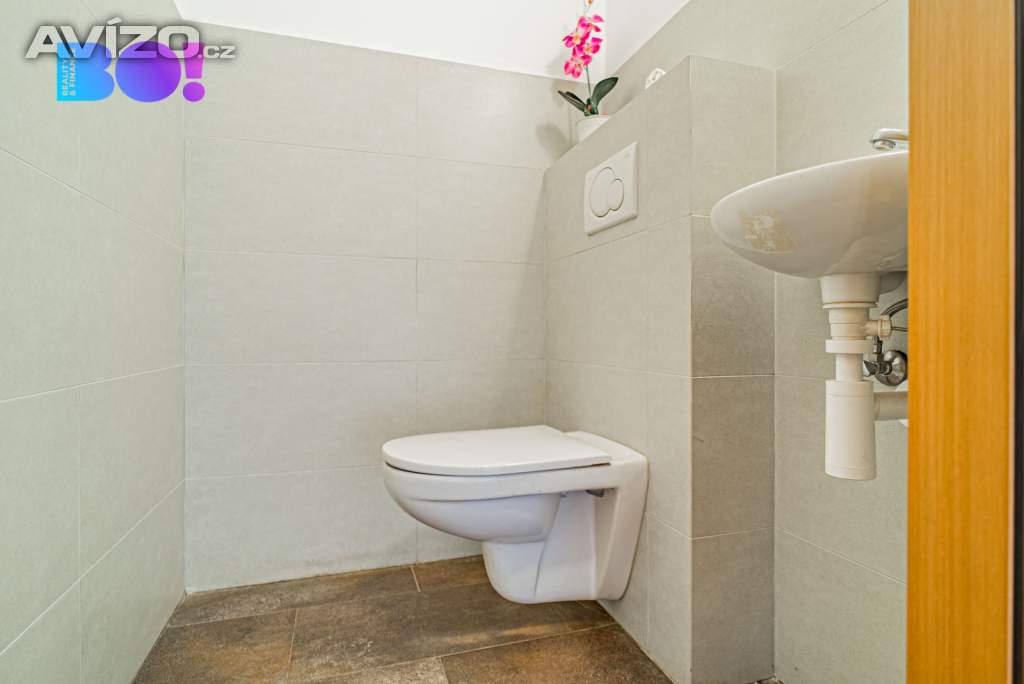 Foto inzerátu Prodej řadového rodinného domu 5+kk se zahradou a dvougaráží, Praha 8 - Staré Ďáblice