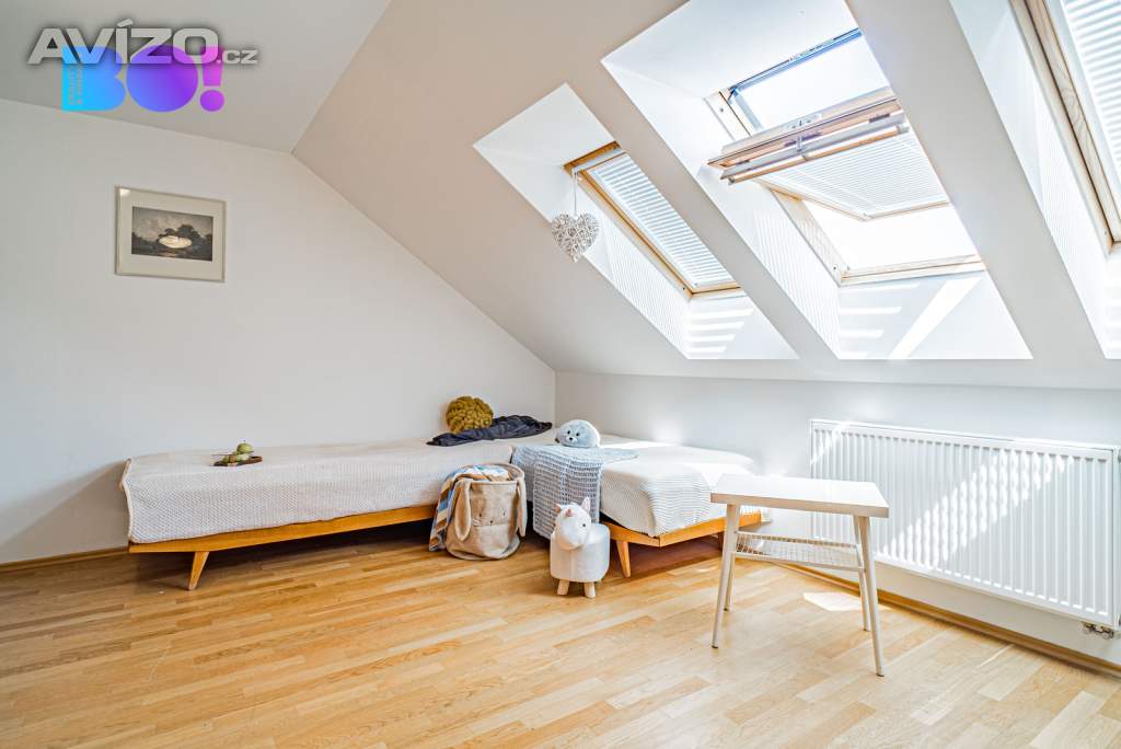 Foto inzerátu Prodej řadového rodinného domu 5+kk se zahradou a dvougaráží, Praha 8 - Staré Ďáblice