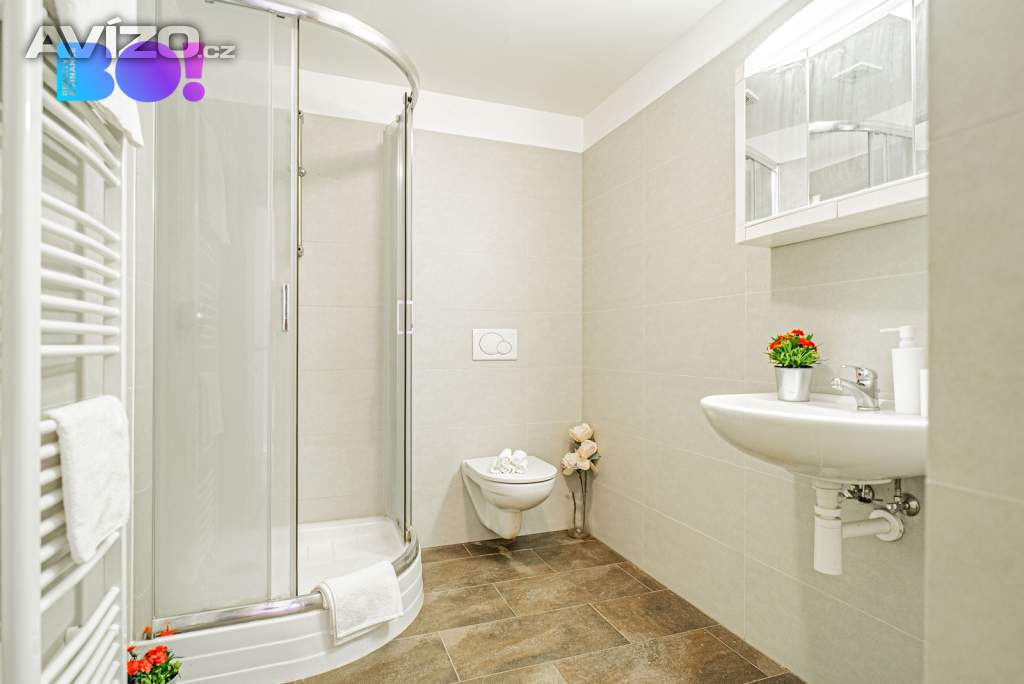 Foto inzerátu Prodej řadového rodinného domu 5+kk se zahradou a dvougaráží, Praha 8 - Staré Ďáblice