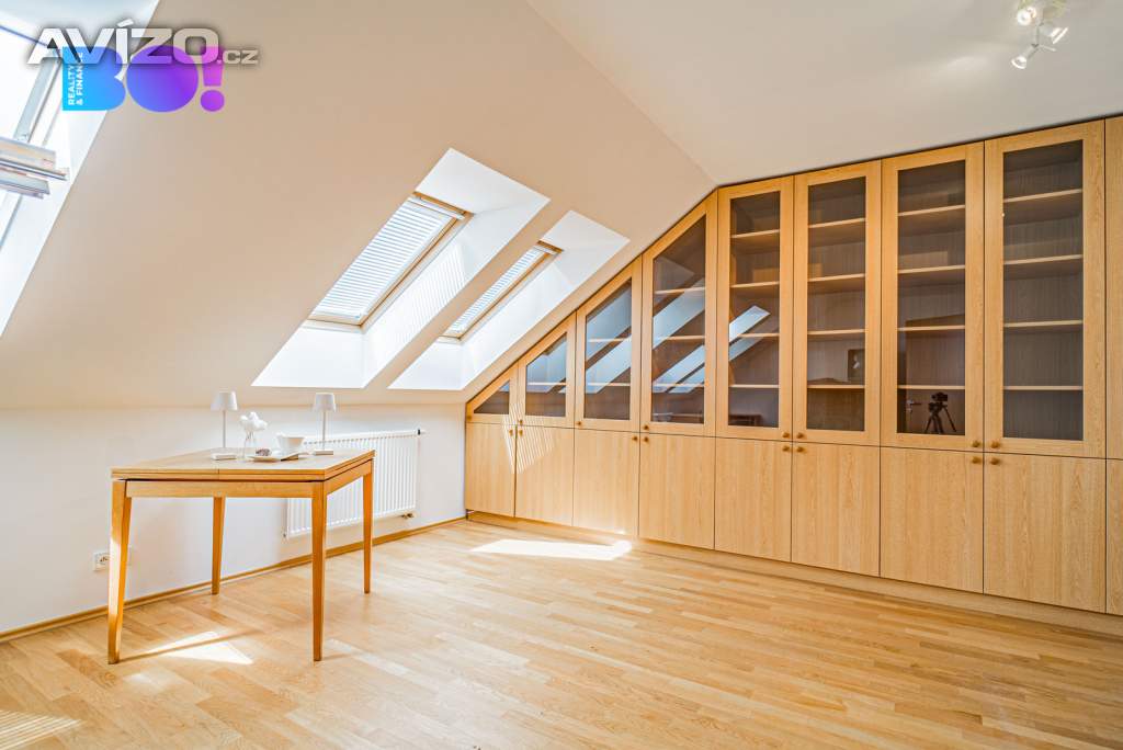 Foto inzerátu Prodej řadového rodinného domu 5+kk se zahradou a dvougaráží, Praha 8 - Staré Ďáblice