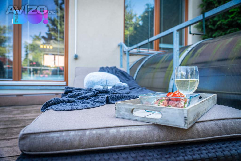 Foto inzerátu Prodej řadového rodinného domu 5+kk se zahradou a dvougaráží, Praha 8 - Staré Ďáblice