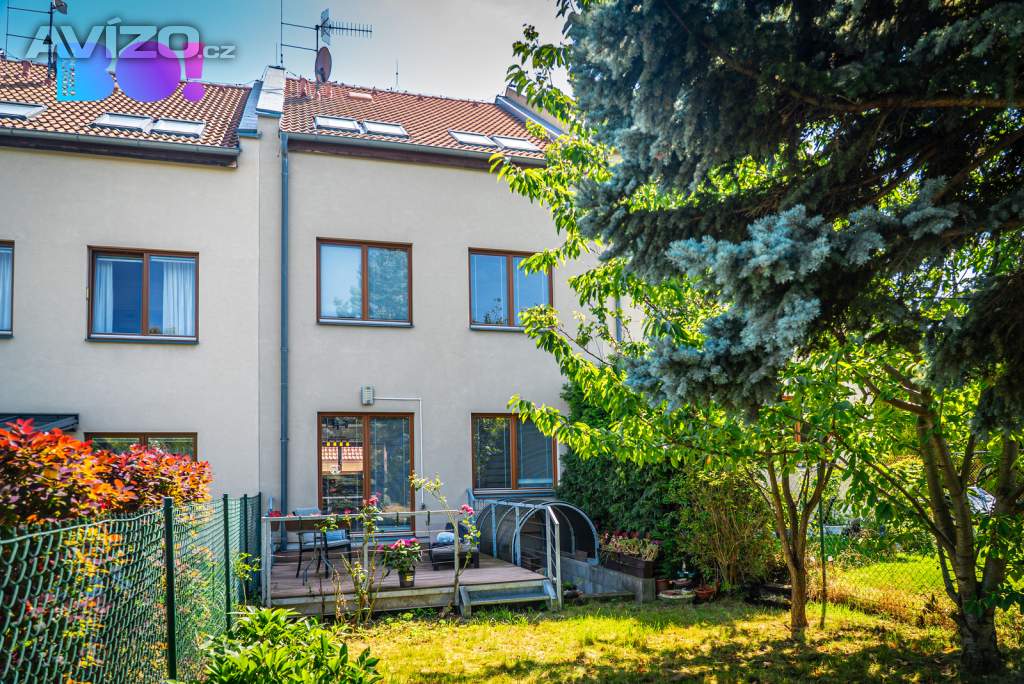 Foto inzerátu Prodej řadového rodinného domu 5+kk se zahradou a dvougaráží, Praha 8 - Staré Ďáblice