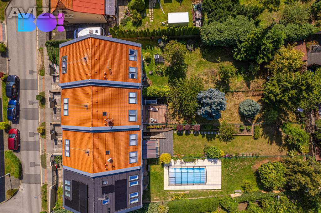 Foto inzerátu Prodej řadového rodinného domu 5+kk se zahradou a dvougaráží, Praha 8 - Staré Ďáblice