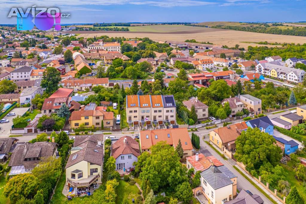 Foto inzerátu Prodej řadového rodinného domu 5+kk se zahradou a dvougaráží, Praha 8 - Staré Ďáblice