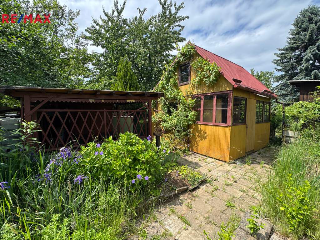 Chata 19 m² se zahradou 328 m², Na Stráni, Slavonín