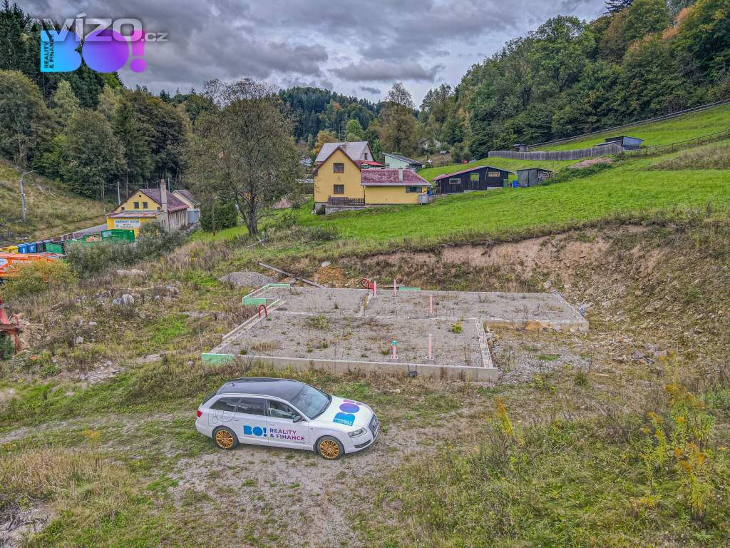 Prodej stavebního pozemku se základovou deskou a projektem, 4 560 m², Hanušovice