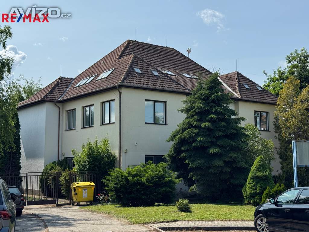 Prodej komerční budovy cca 900 m² s pozemky 1 573 m², Kunovice