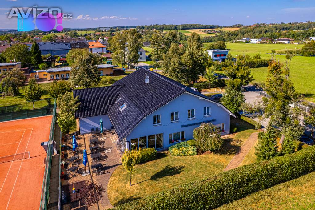Foto inzerátu Prodej komerčního objektu s restaurací s 4 tenisovými kurty a 5 byty