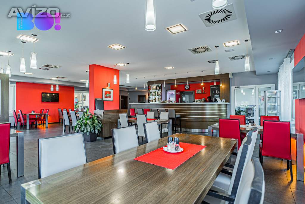 Foto inzerátu Prodej komerčního objektu s restaurací s 4 tenisovými kurty a 5 byty