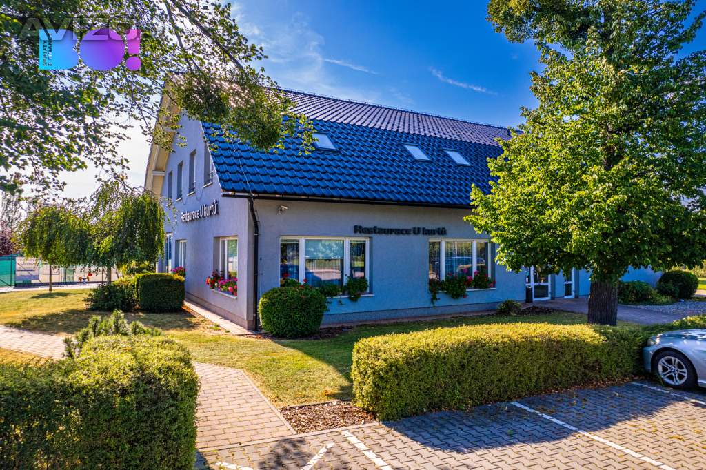 Foto inzerátu Prodej komerčního objektu s restaurací s 4 tenisovými kurty a 5 byty