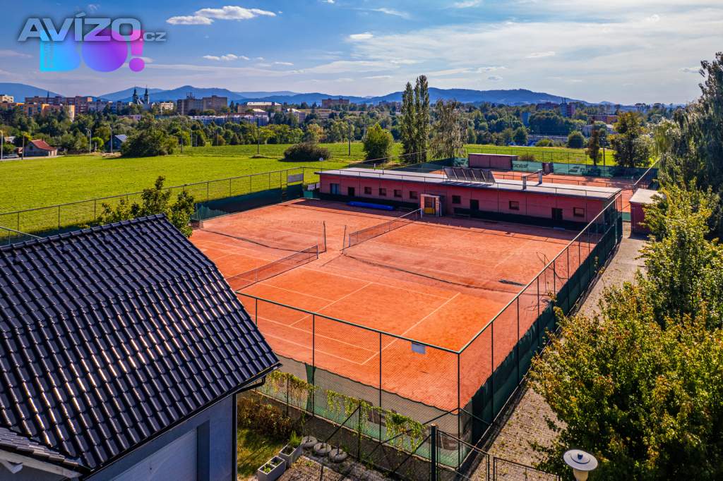 Foto inzerátu Prodej komerčního objektu s restaurací s 4 tenisovými kurty a 5 byty