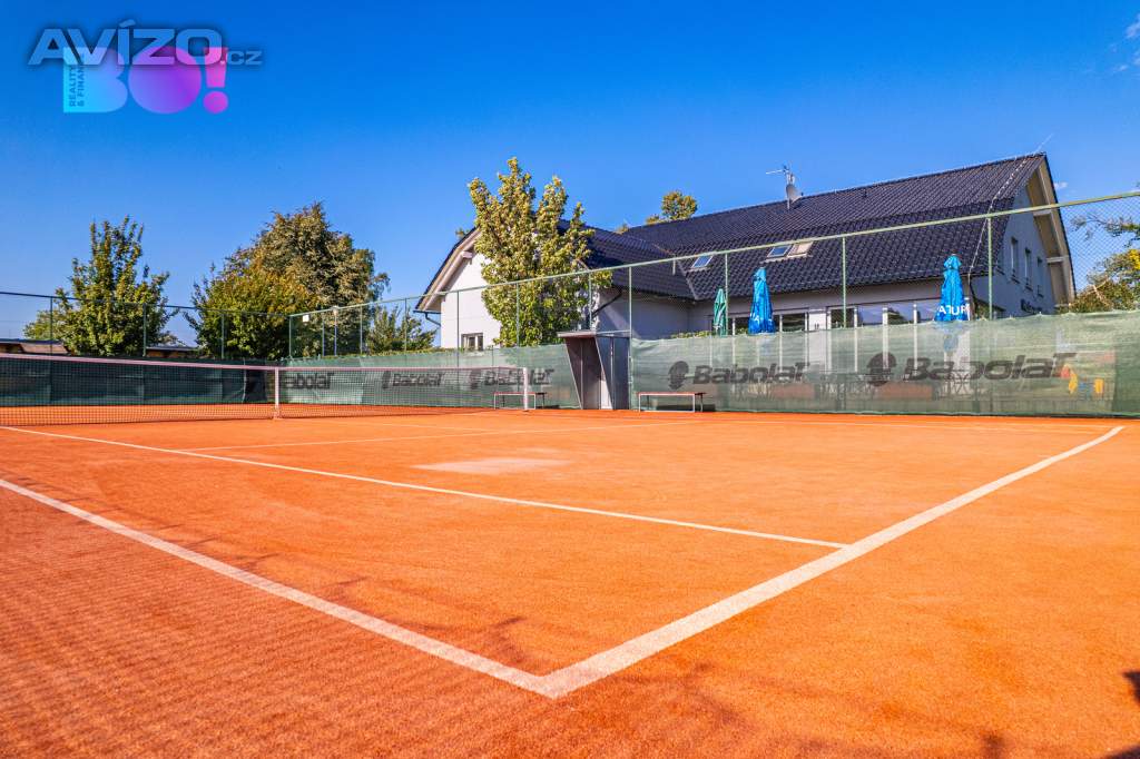 Foto inzerátu Prodej komerčního objektu s restaurací s 4 tenisovými kurty a 5 byty