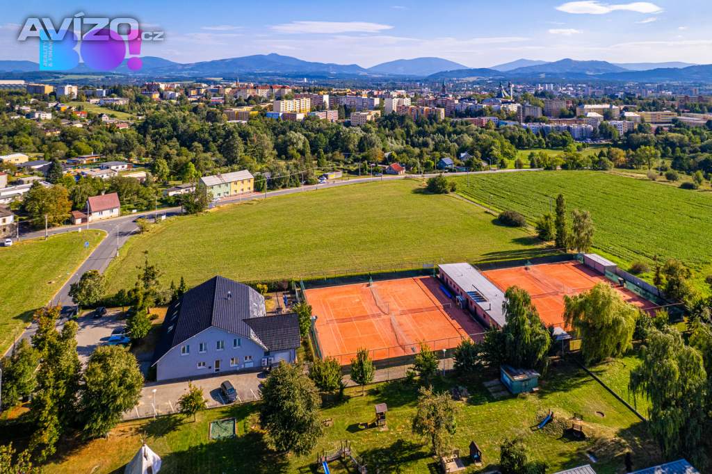 Foto inzerátu Prodej komerčního objektu s restaurací s 4 tenisovými kurty a 5 byty