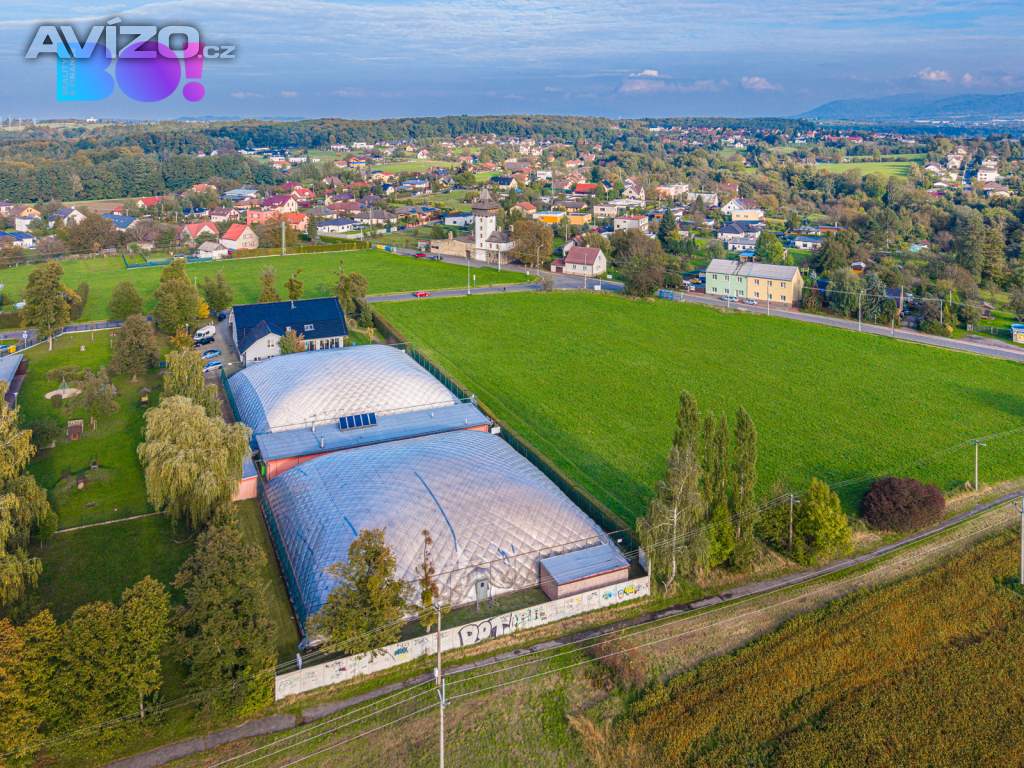 Foto inzerátu Prodej komerčního objektu s restaurací s 4 tenisovými kurty a 5 byty