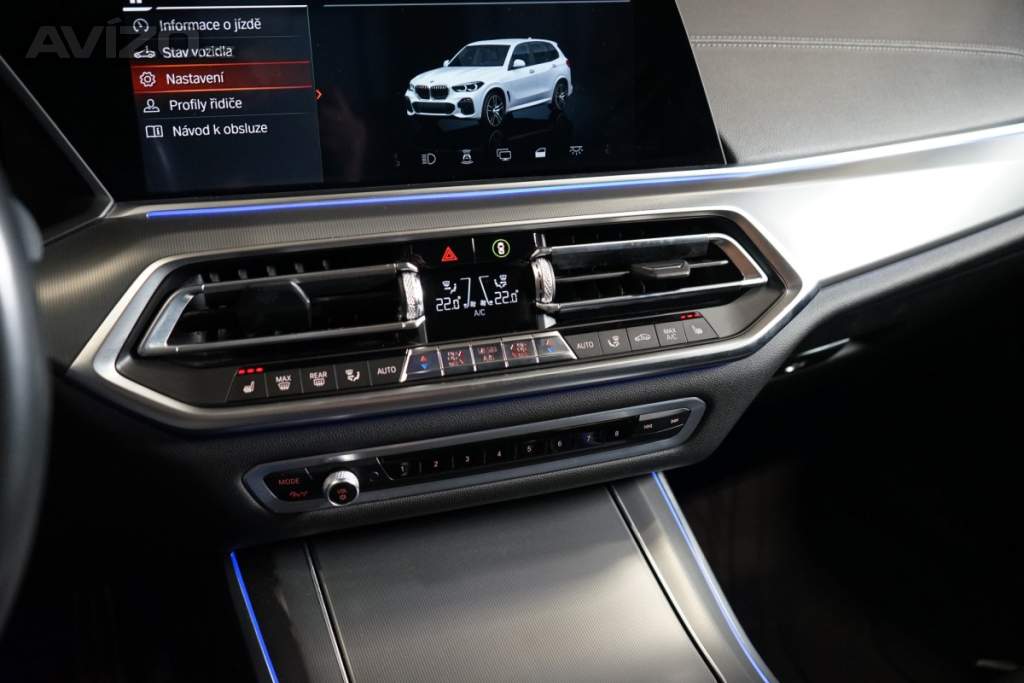 Foto inzerátu BMW X5 40i*xDRIVE*LED*CAMERA*CARPLAY*