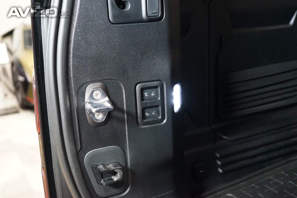 Foto inzerátu Land Rover Defender D300*110*HSE*X-DYNAMIC*