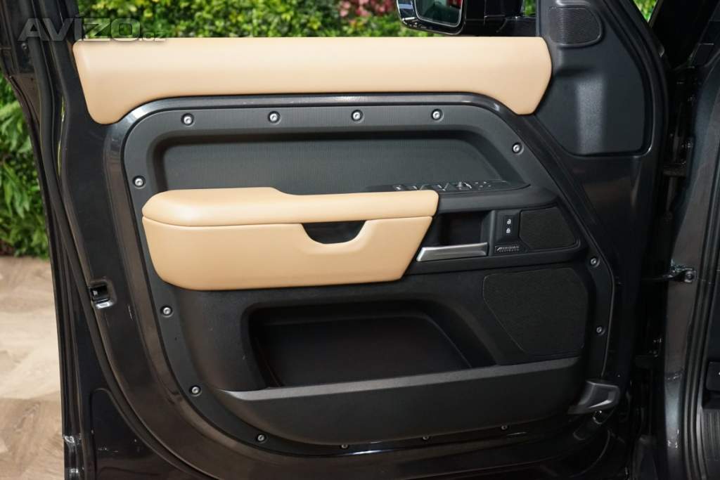 Foto inzerátu Land Rover Defender D300*110*HSE*X-DYNAMIC*