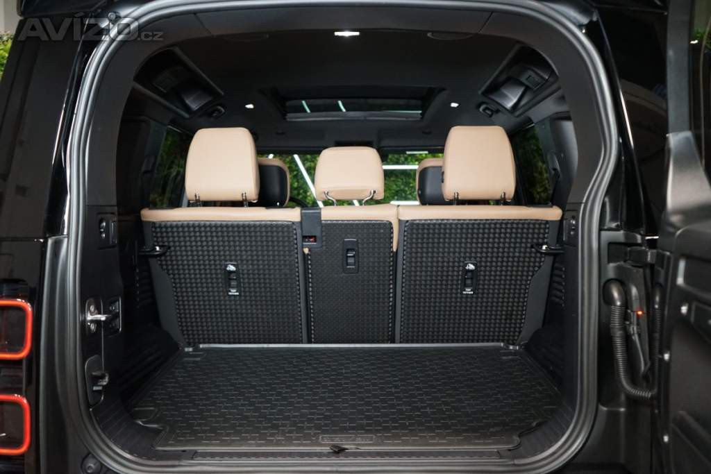 Foto inzerátu Land Rover Defender D300*110*HSE*X-DYNAMIC*